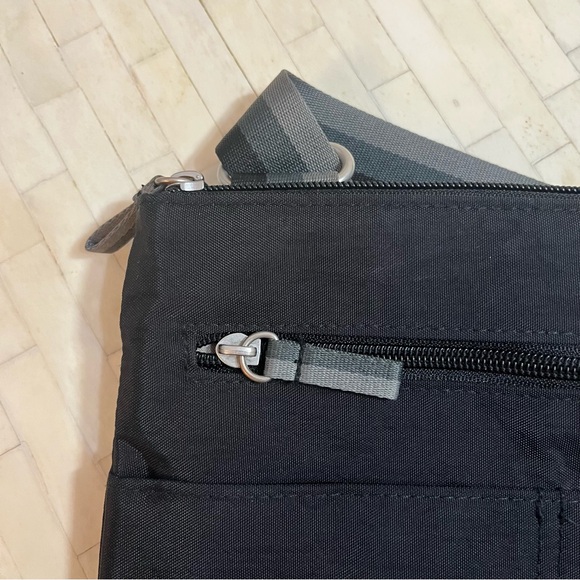 Baggallini Black and Gray Crossbody Bag - Picture 4 of 10